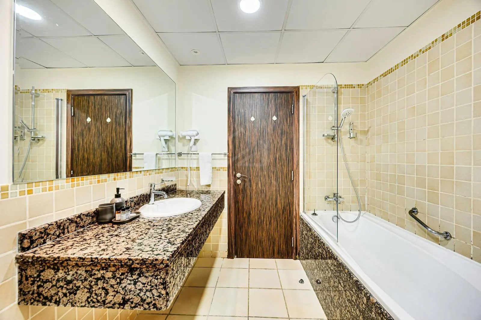 Comfy Family Apartment In Shams Jbr Dubai
